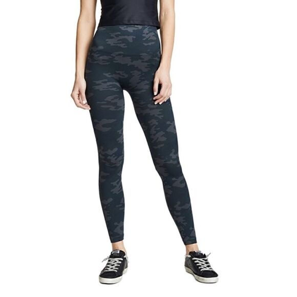Spanx Black Camo Look At Me Now Seamless Activewear Leggings Size Large - Picture 1 of 5